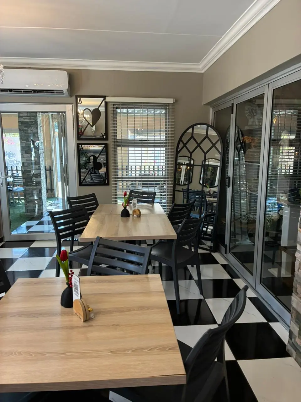 Giftly Surprize interior memories display